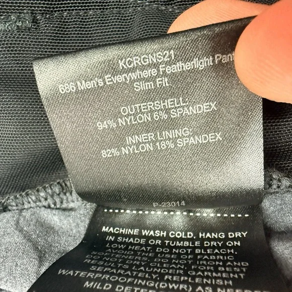 686 Black Camo Featherlight Chino Pants Men's Size 32x32 Nylon Spandex NWT